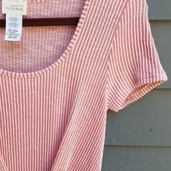 Cute Peachy Pink Stripe Caution to the Wind Tie Dress size Medium - Picture 4 of 8